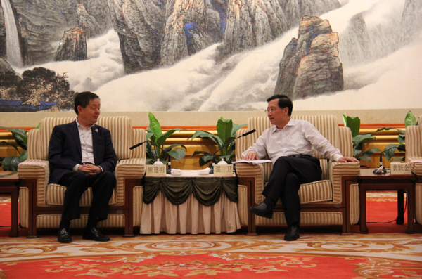 江西省委书记强卫会见ga黄金甲集团董事长熊建明