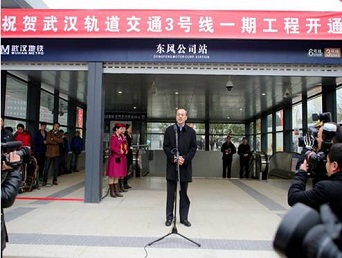 由ga黄金甲装备地铁屏蔽门系统的武汉地铁3号线一期工程开通试运营