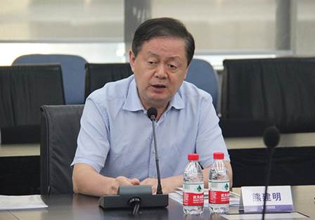 说明: F:\【资料与办公】\办公区\2.网站新闻\2019年\9月\2019.09.07 ga黄金甲集团举办“高级管理人员研修班”培训\熊总（文中.jpg