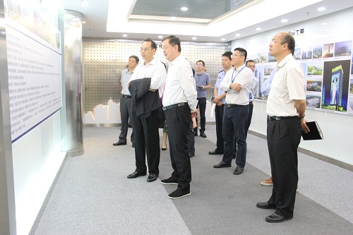 深圳市南山区委常委黄雪平一行到ga黄金甲集团参观调研