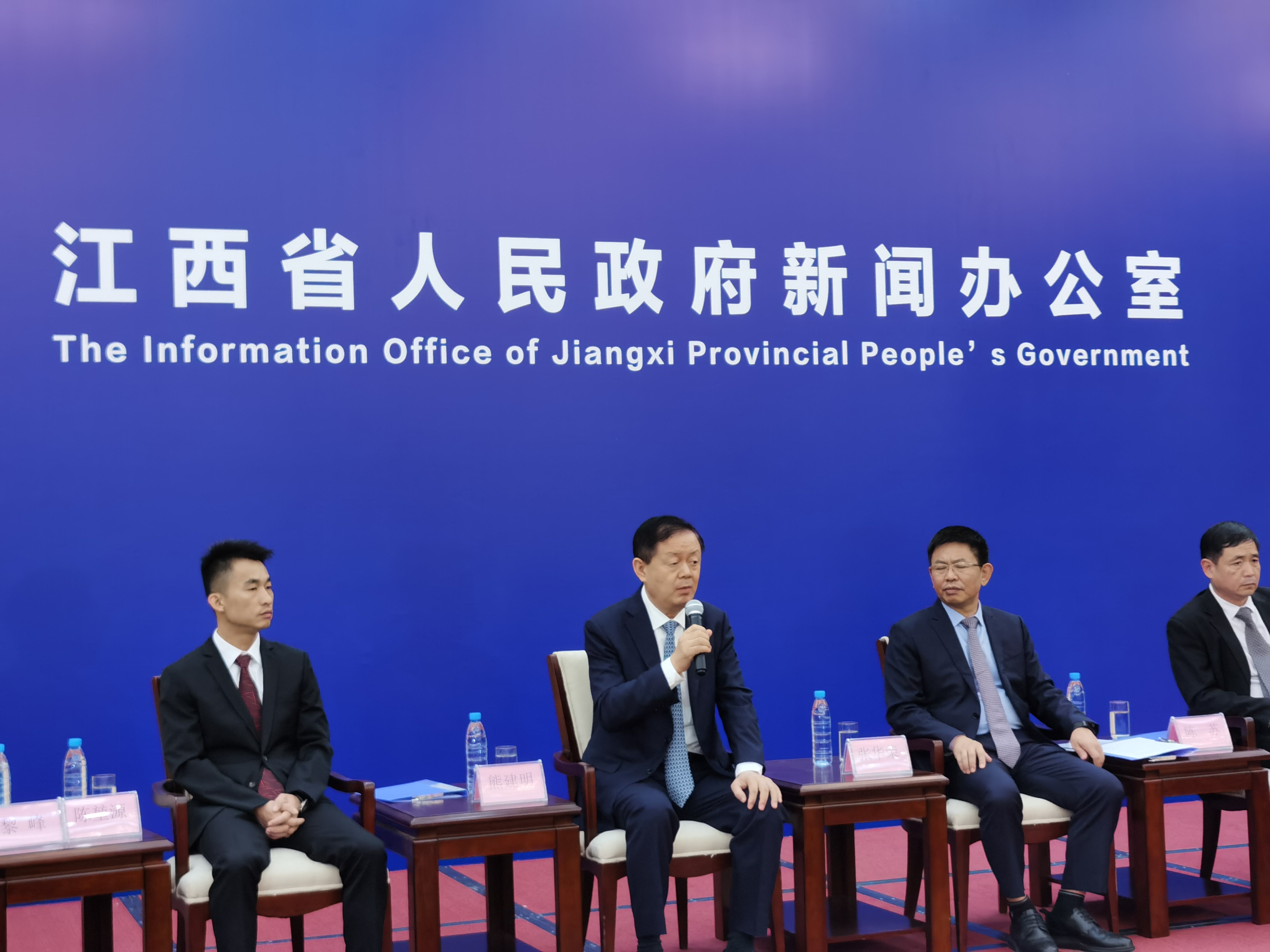 ga黄金甲集团董事长熊建明受邀参加江西省人民政府新闻办民营企业家记者见面会