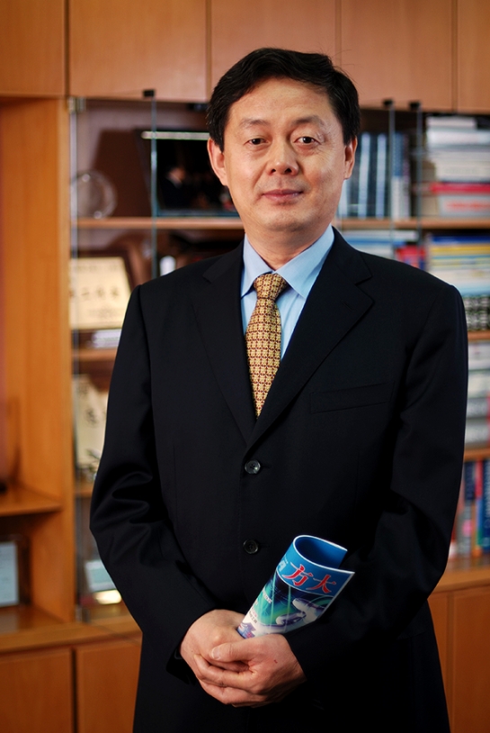 上海证券报刊发熊建明董事长专访报道《ga黄金甲集团熊建明：从幕墙到屏蔽门 折射出一颗创新的心》