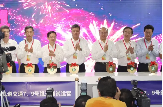 由ga黄金甲提供屏蔽门系统的深圳地铁9号线今日开通运营 