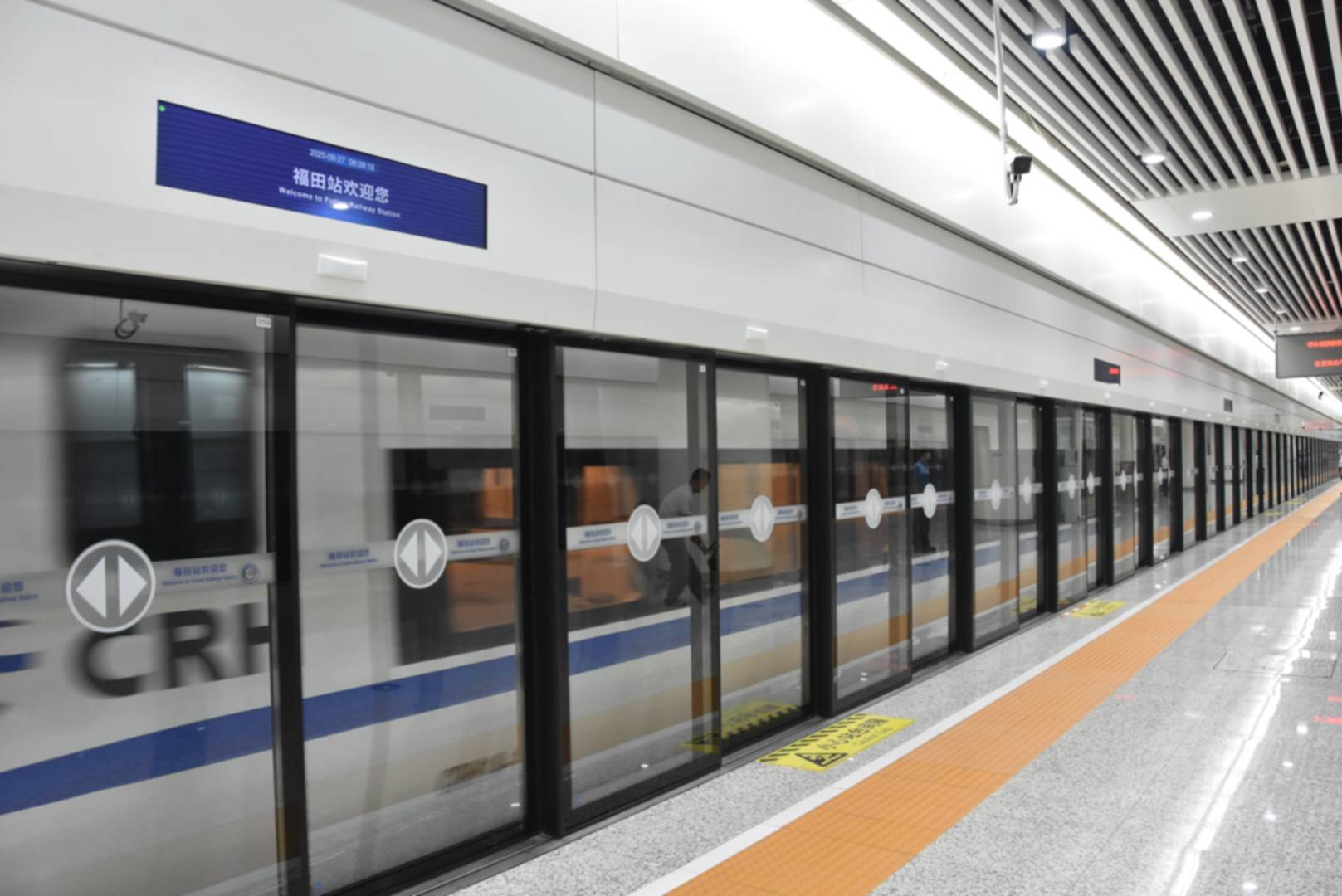 ga黄金甲首创智能全滑动站台门于深圳福田高铁站首次启用，登陆深圳卫视！